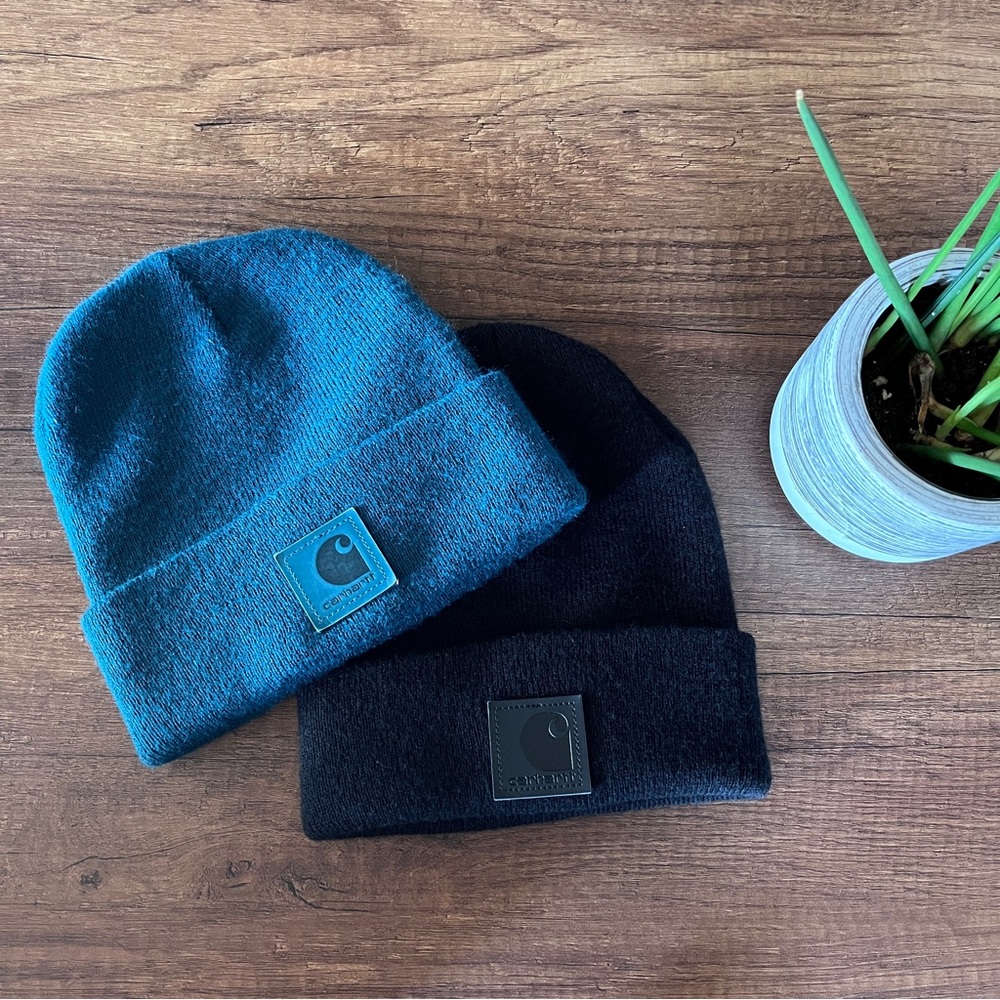 set of 2 rare monochrome Carhartt beanies with leather tags. Black and teal